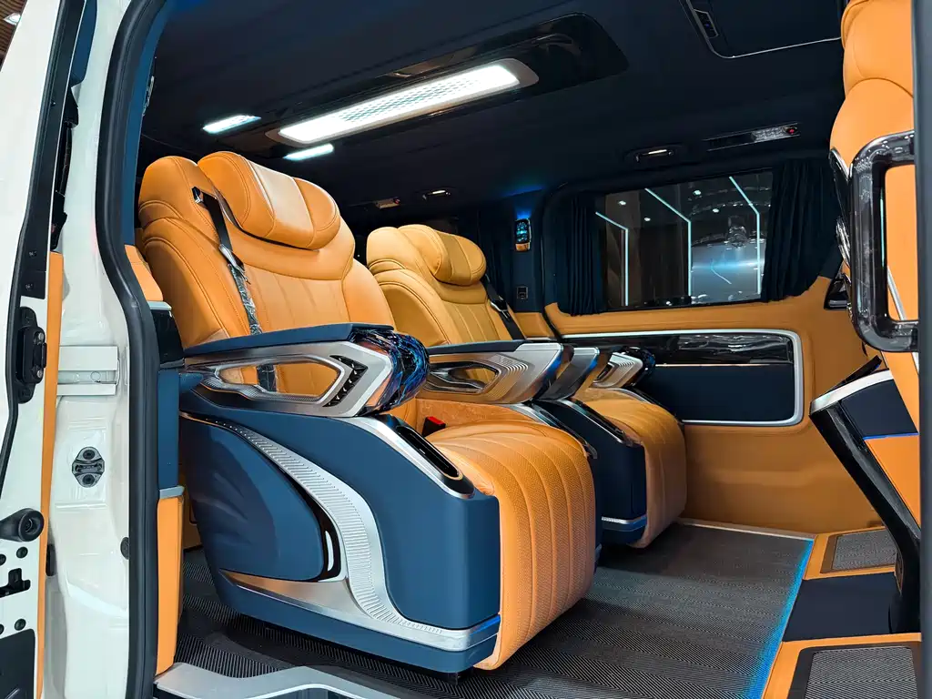 Toyota Hiace 2025 — фото 7