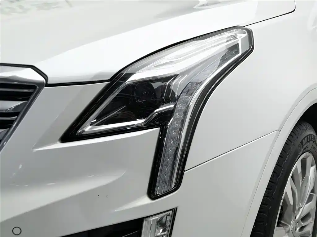 Cadillac XT5 2017 — фото 7