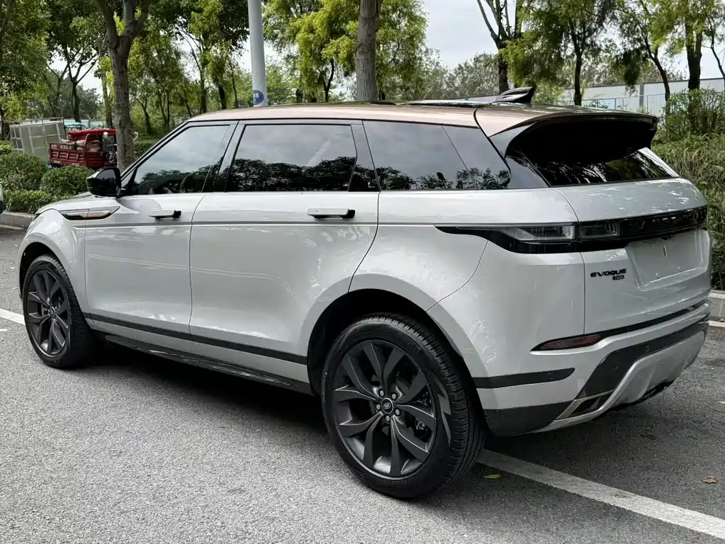 Land Rover Evoque 2023 — фото 6