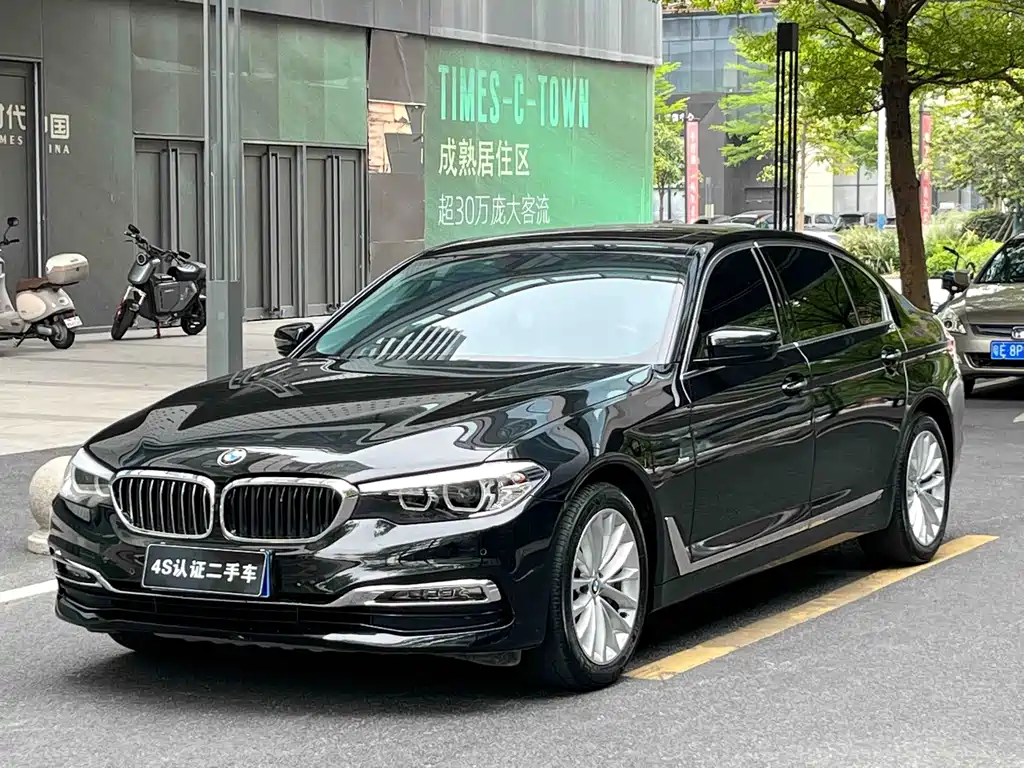 BMW 5 Series 2018 — фото 1