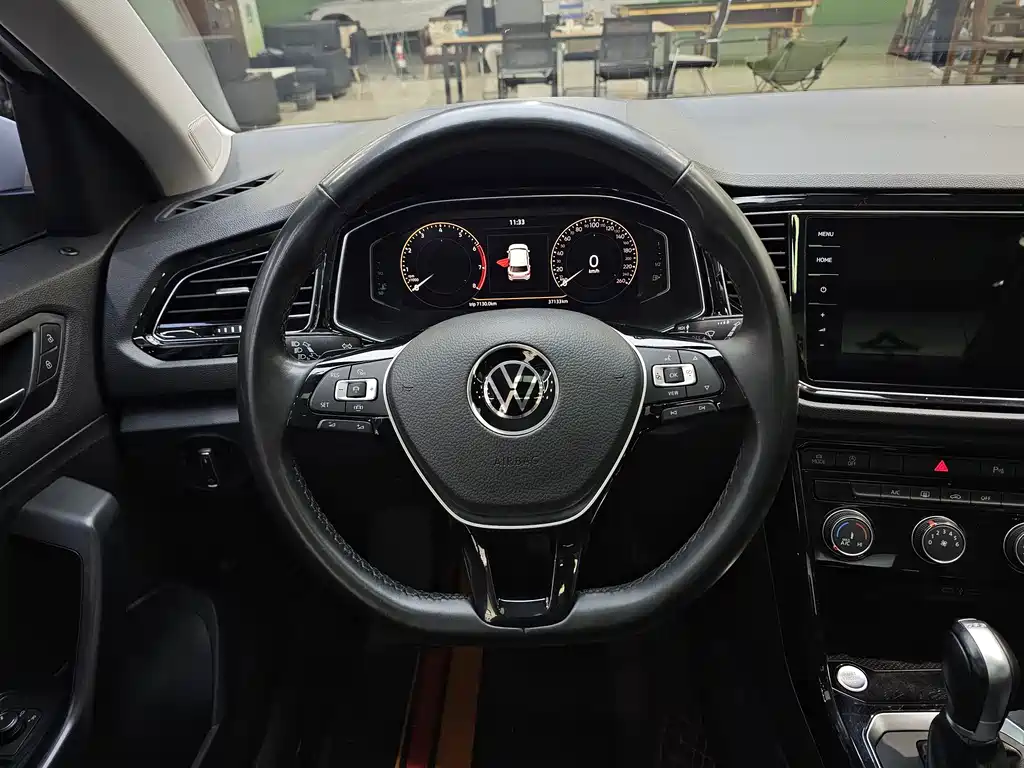 Volkswagen T-Roc 2023 — фото 16