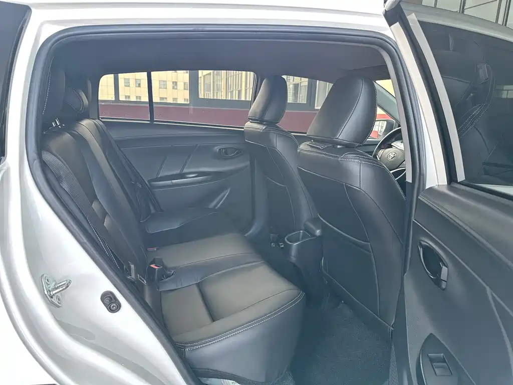 Toyota Yaris L 2022 — фото 14
