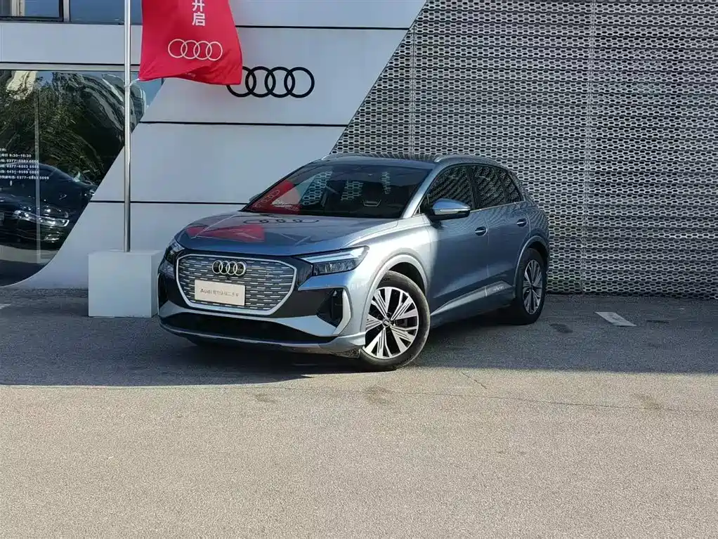 Audi Q4 e-tron 2024 — фото 1