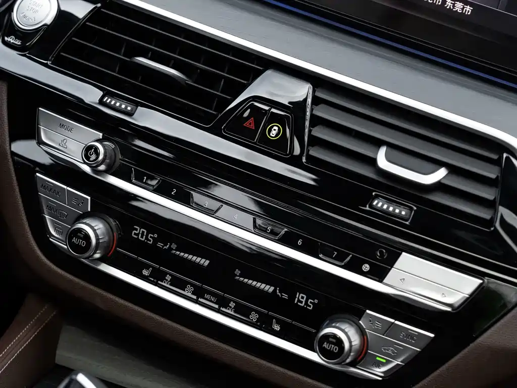 BMW 5 Series 2023 — фото 16