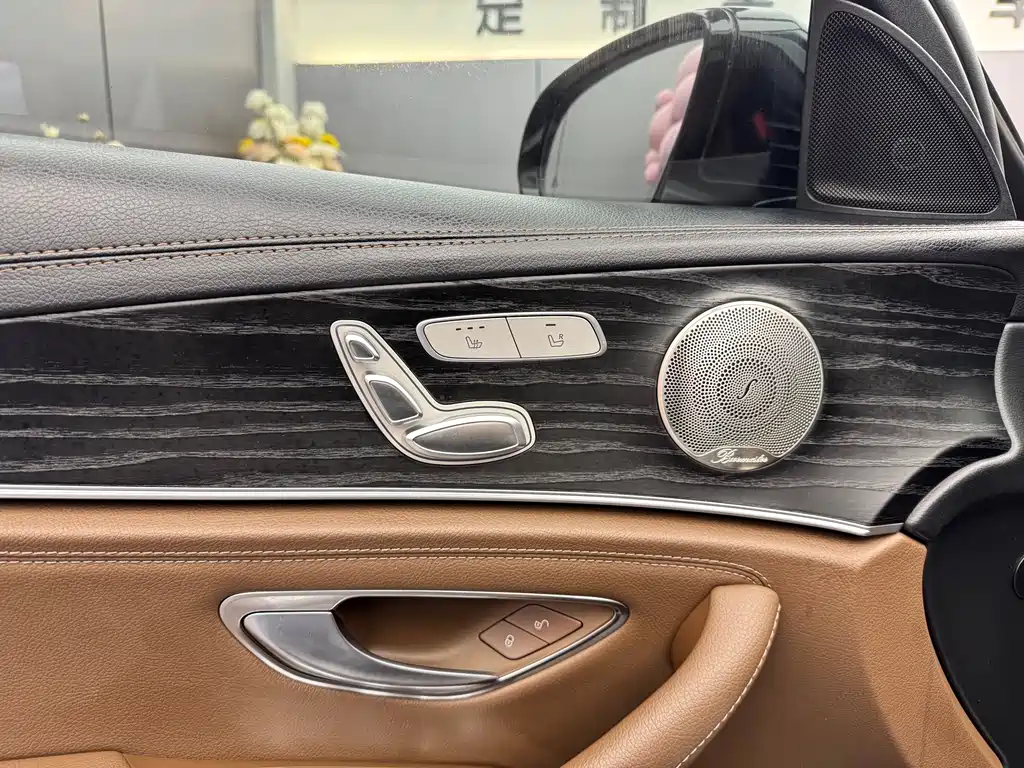 Mercedes-Benz E-Class 2022 — фото 12