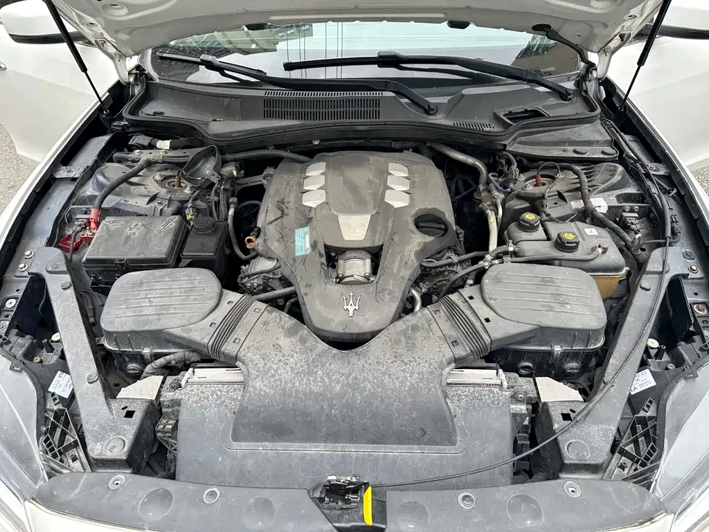 Maserati Quattroporte 2015 — фото 10