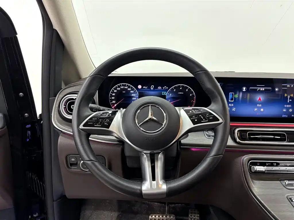 Mercedes-Benz V-Class 2024 — фото 15