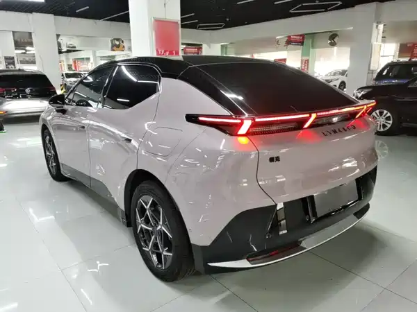 Lynk & Co Z20 2025