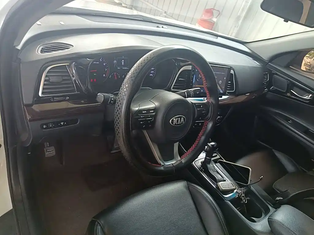 Kia K4 2015 — фото 10