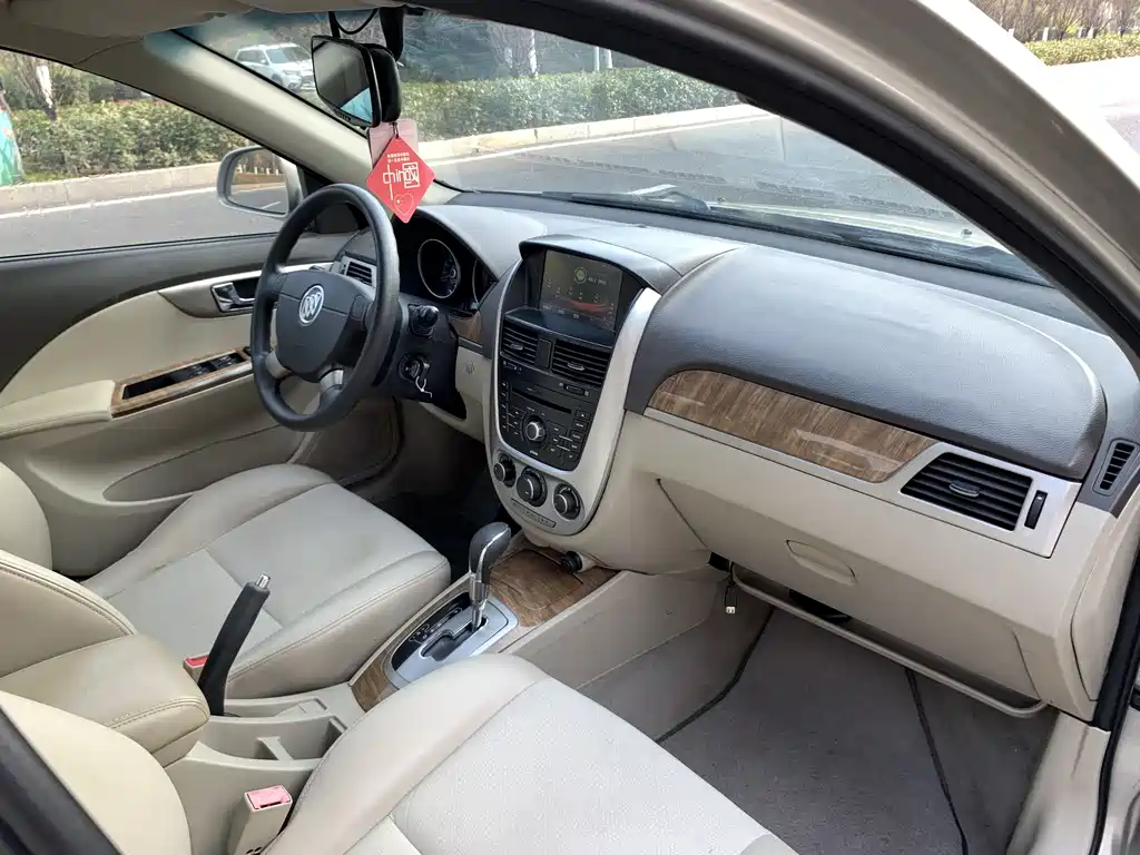 Buick Excelle 2015 — фото 3