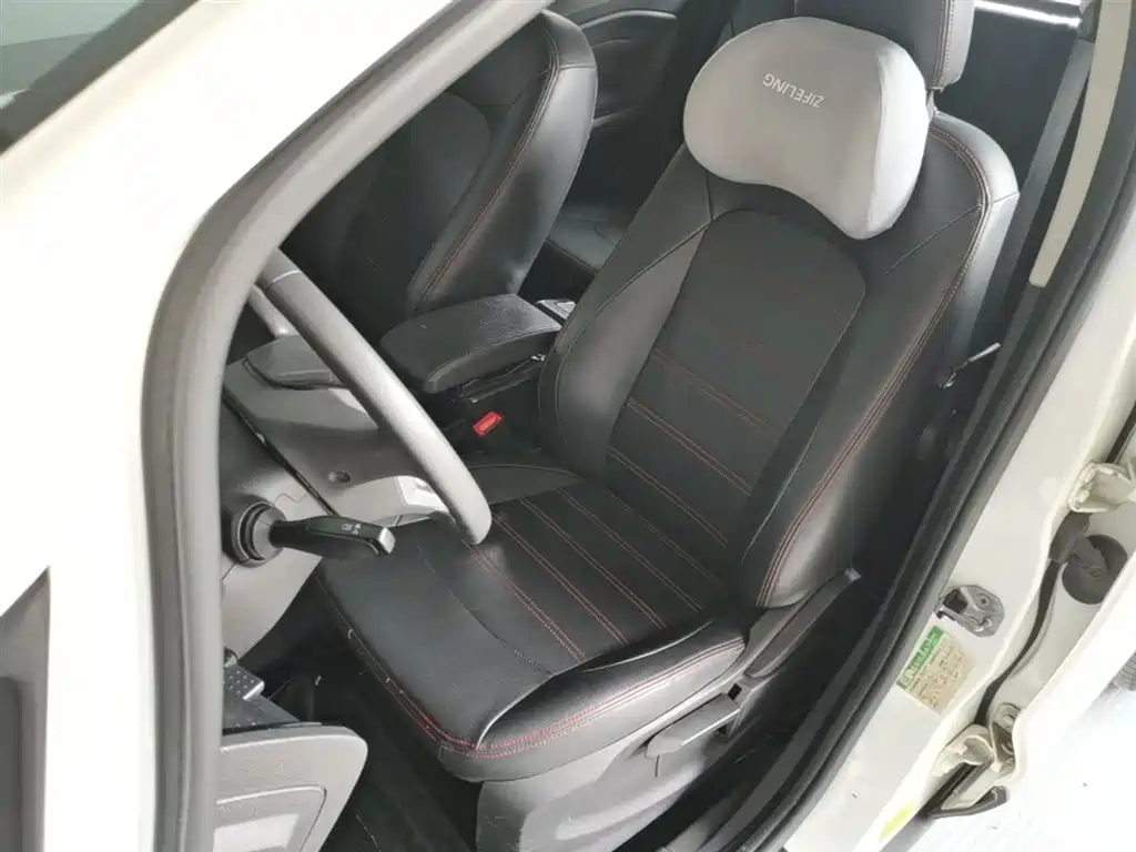 Ford Ecosport 2016 — фото 15