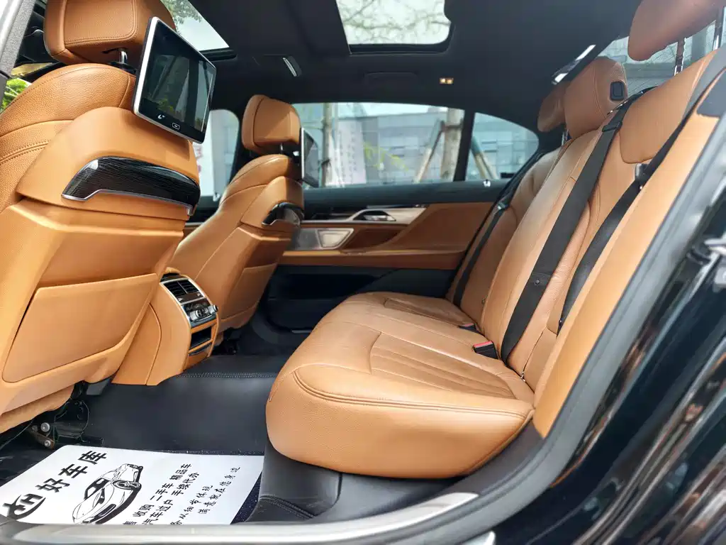 BMW 7 Series 2018 — фото 15