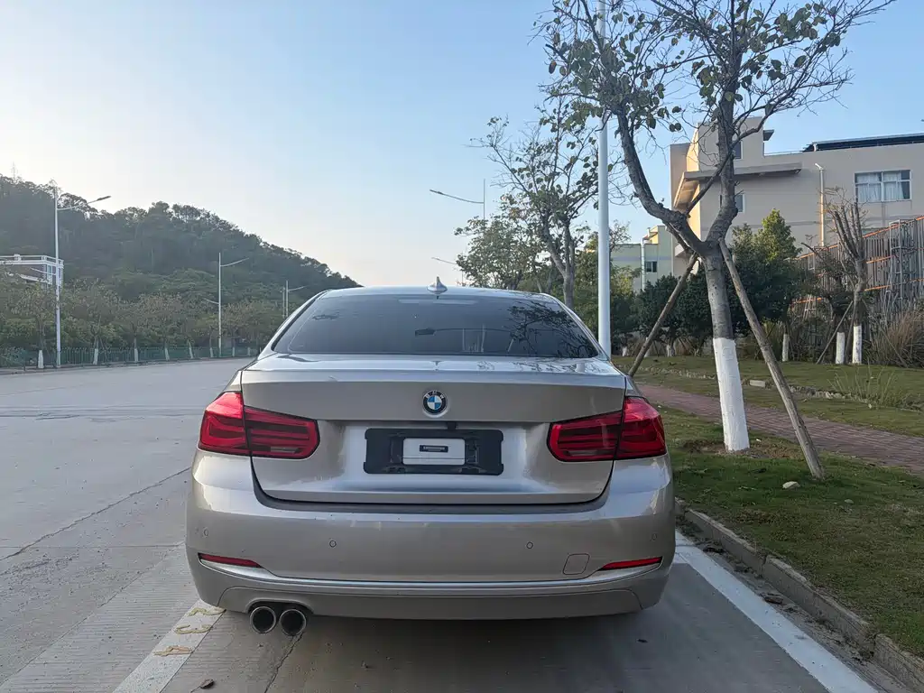 BMW 3 Series 2019 — фото 12
