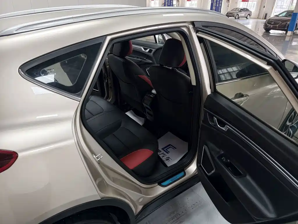 Geely Emgrand GS 2020 — фото 18