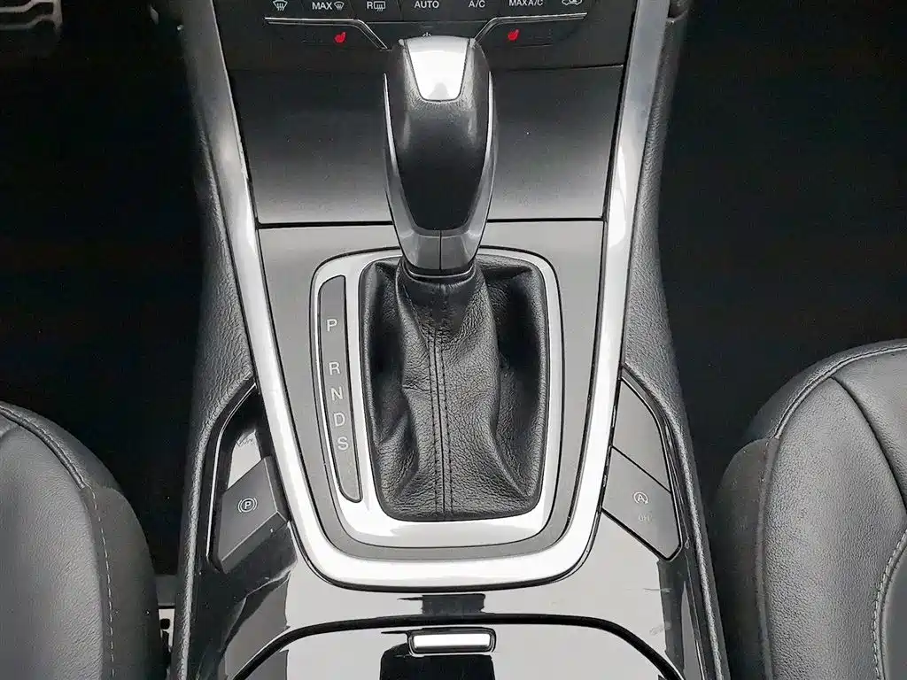 Ford Edge 2019 — фото 13