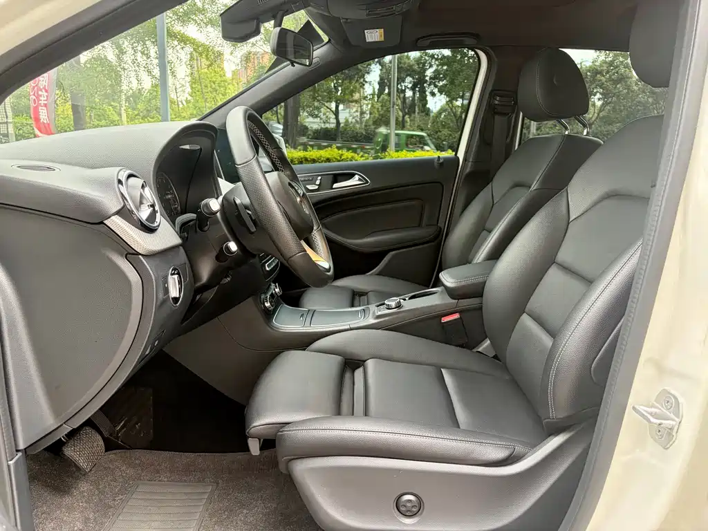 Mercedes-Benz B-Class 2017 — фото 18