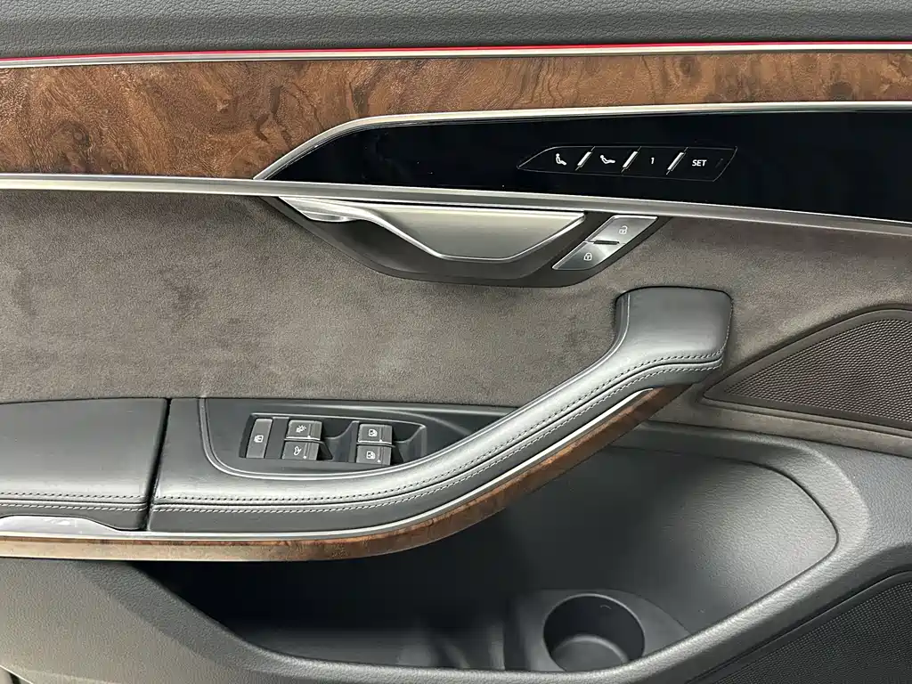 Audi A8 2019 — фото 23