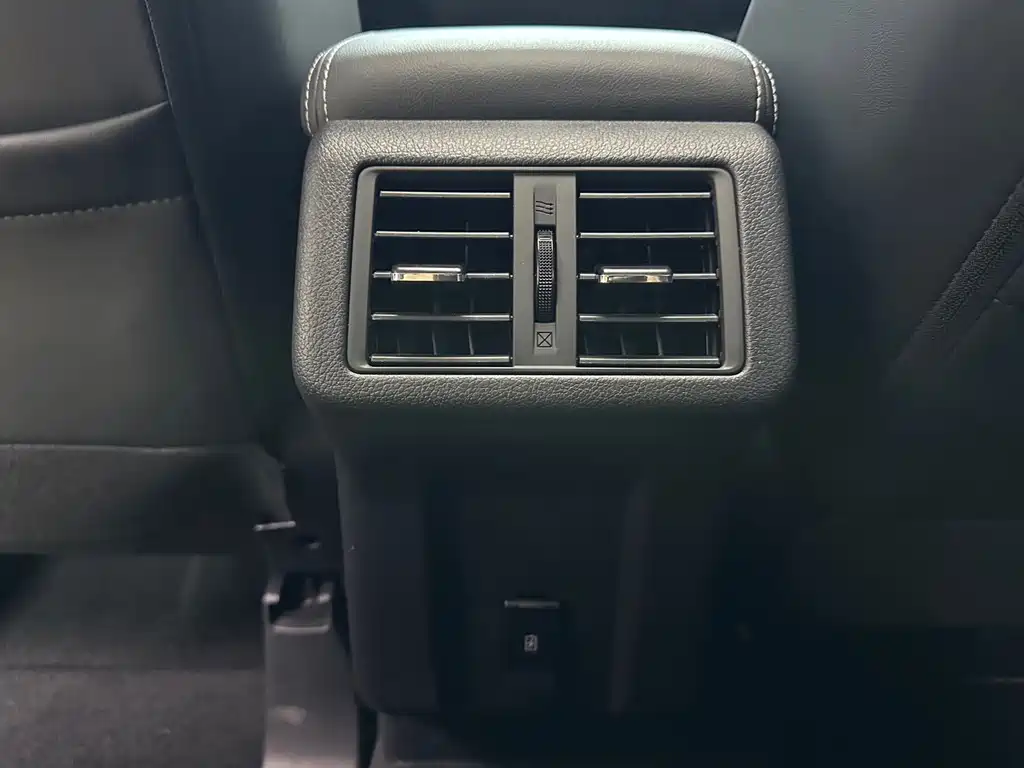 Mitsubishi Outlander 2023 — фото 10
