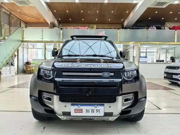 Land Rover Defender 2023
