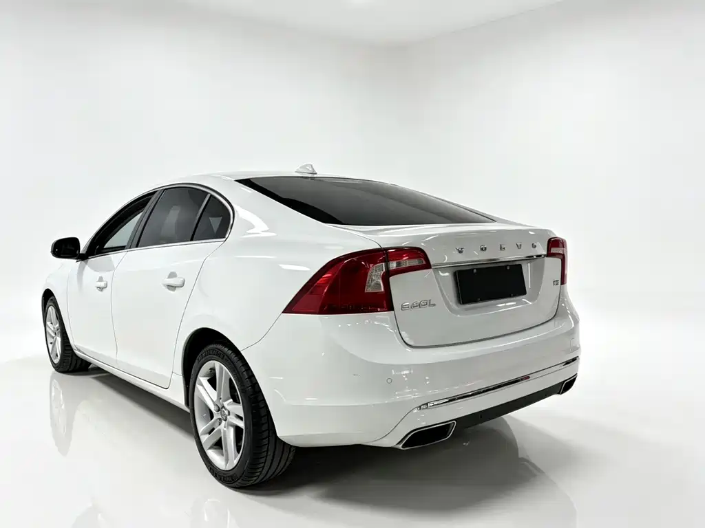 Volvo S60 2015 — фото 3