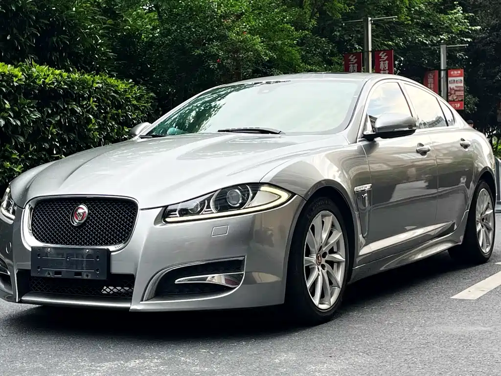 Jaguar XF 2014 — фото 1