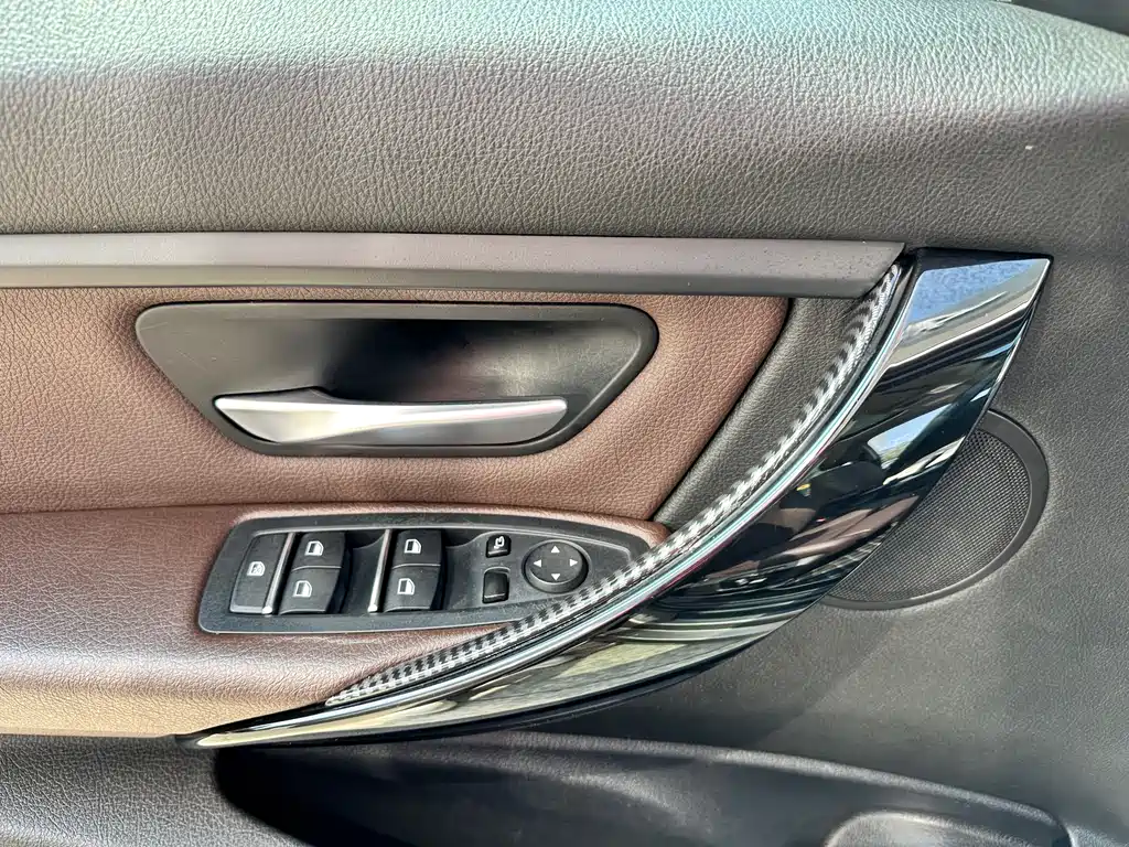 BMW 3 Series 2019 — фото 17