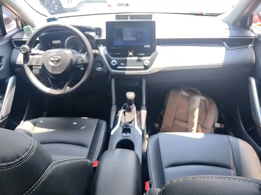 Toyota Corolla Cross 2022 — фото 10