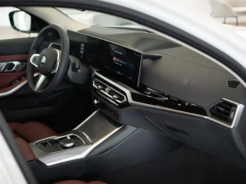 BMW 3 Series 2025 — фото 19