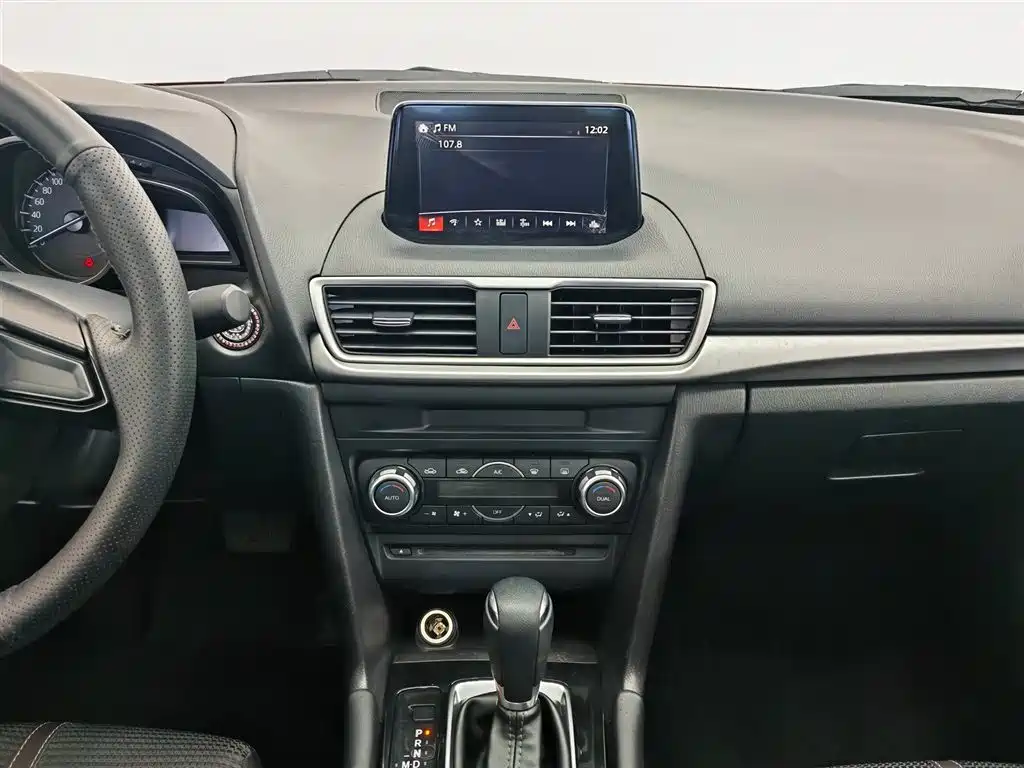 Mazda 3 Axela 2019 — фото 12