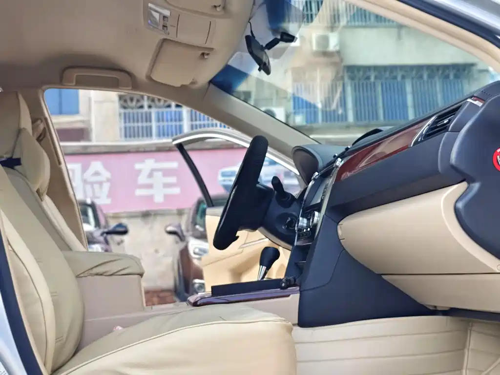 Toyota Camry 2013 — фото 14