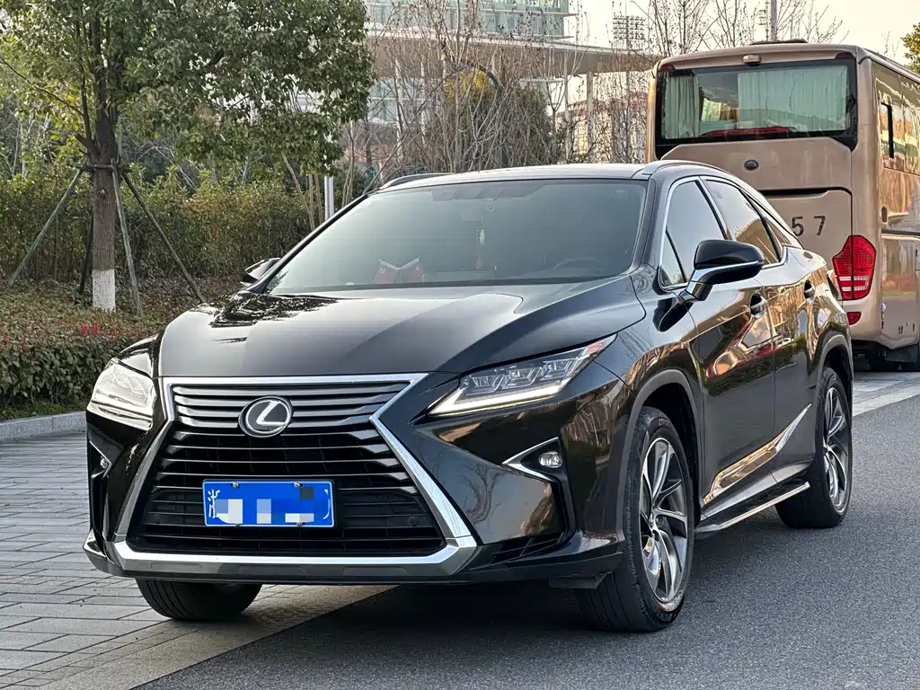 Lexus RX 2018 — фото 1