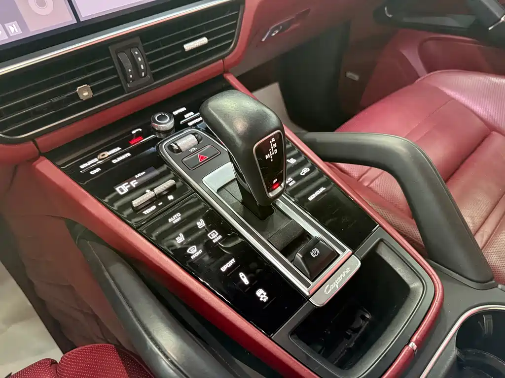 Porsche Cayenne 2018 — фото 17