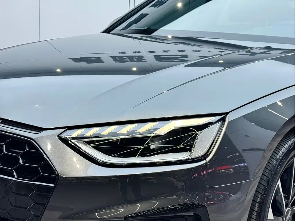 Audi A4L 2023 — фото 24