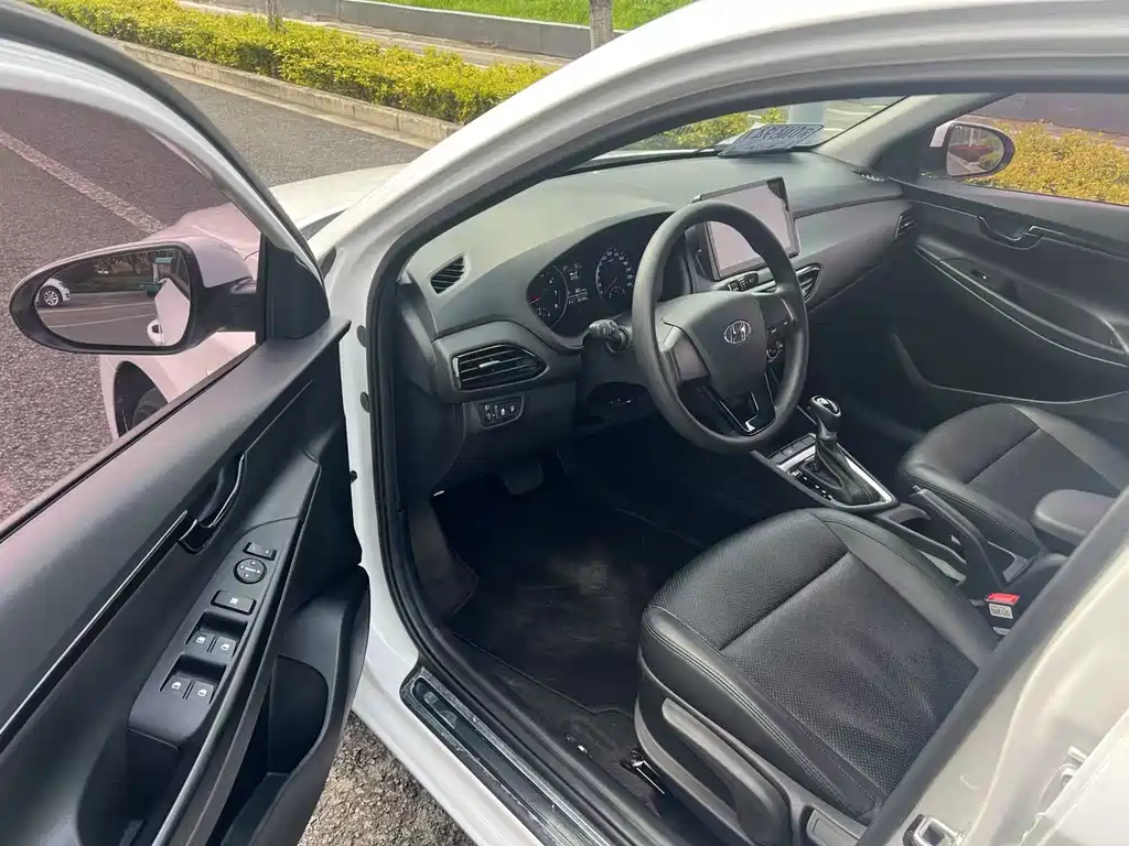 Hyundai Elantra 2022 — фото 4