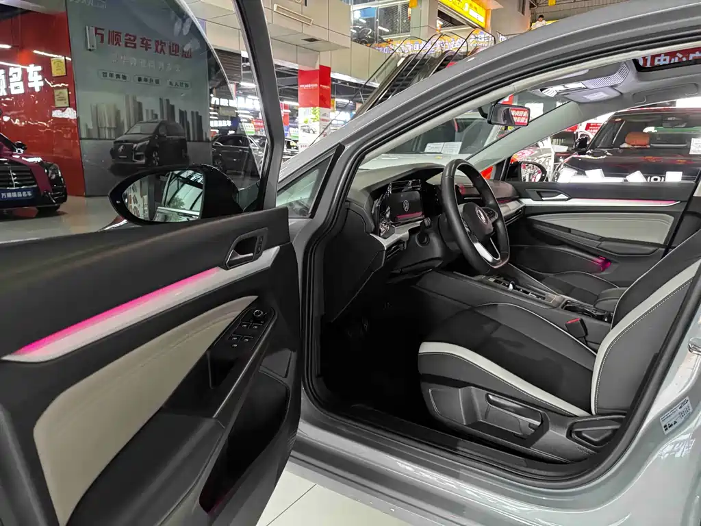 Volkswagen Golf 2024
