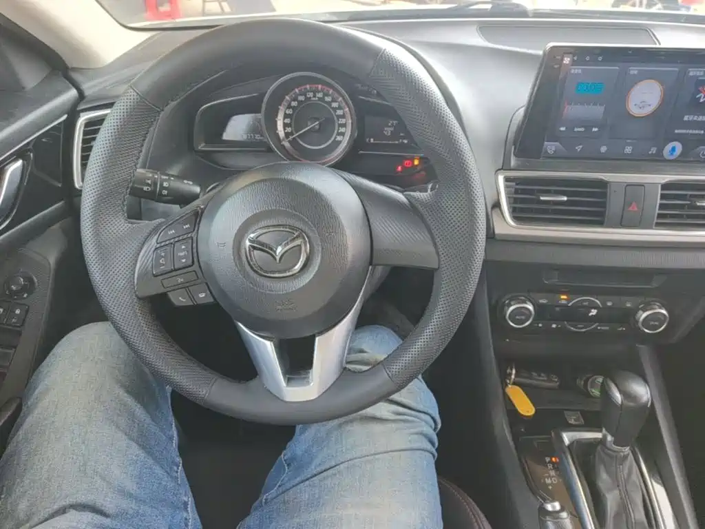 Mazda 3 Axela 2016 — фото 10