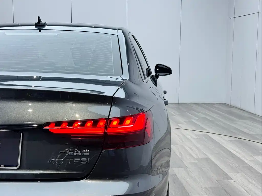 Audi A4L 2023 — фото 27