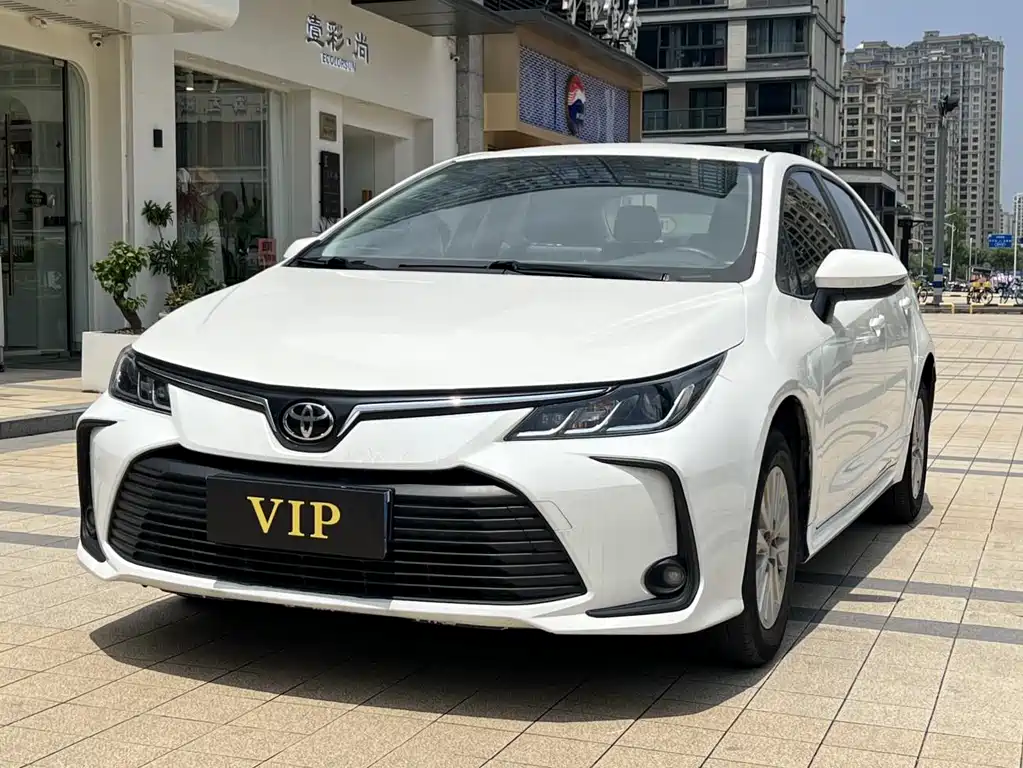 Toyota Corolla 2023 — фото 1
