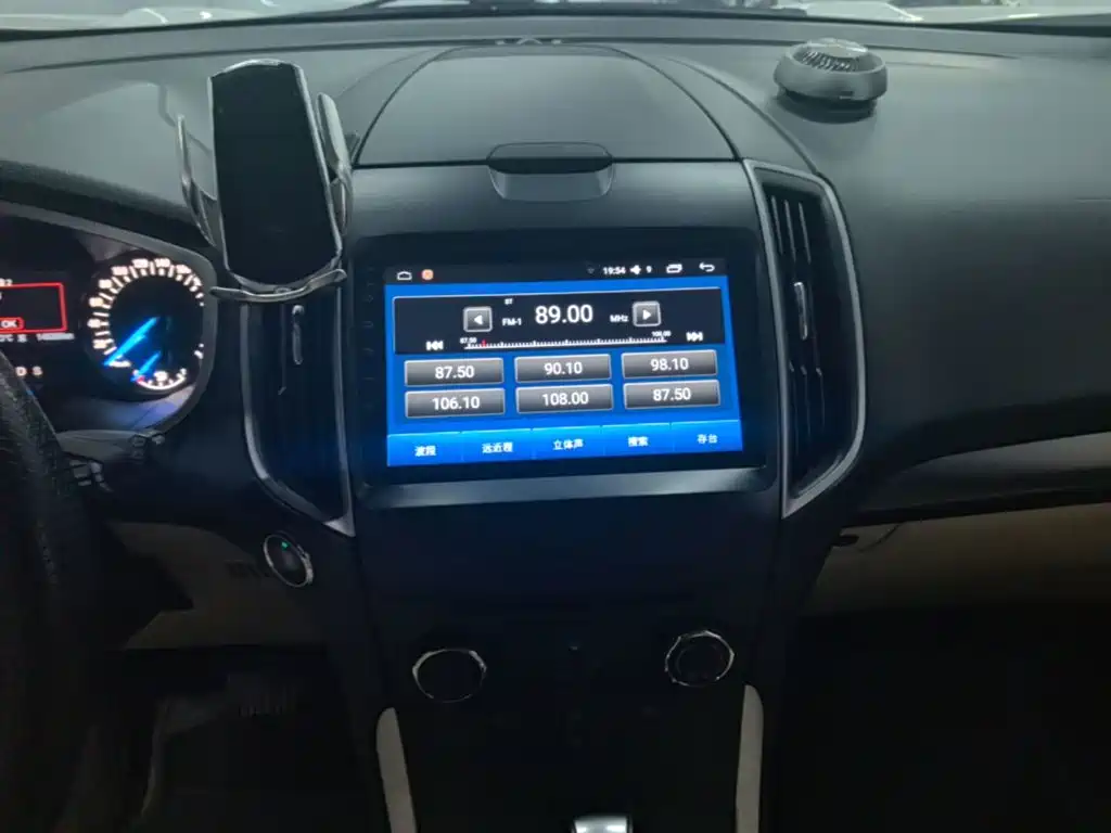 Ford Edge 2017 — фото 13