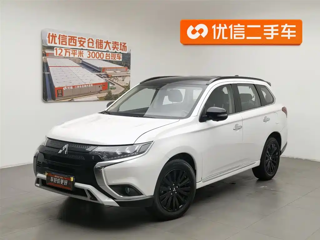 Mitsubishi Outlander 2023 — фото 1