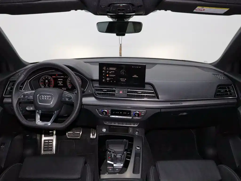 Audi Q5L 2023 — фото 13