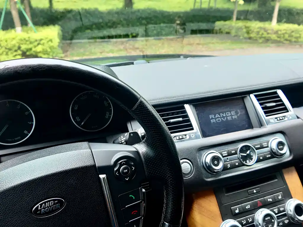 Land Rover Range Rover Sport 2011 — фото 37