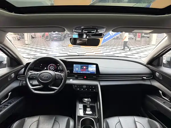 Hyundai Elantra 2023