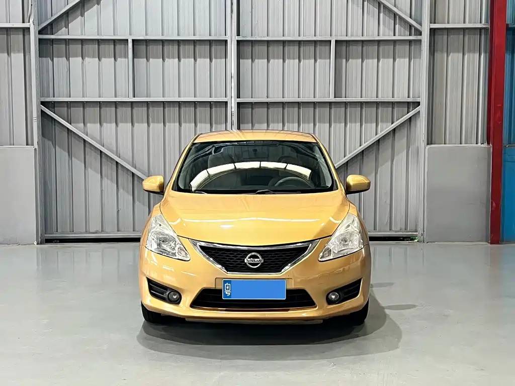 Nissan Tiida 2012