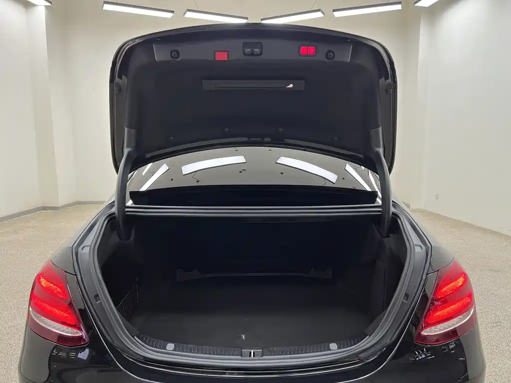Mercedes-Benz E-Class 2020 — фото 32
