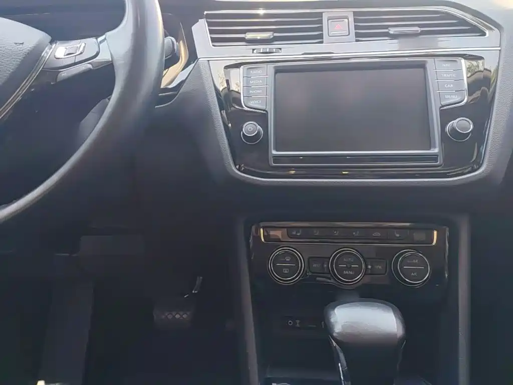 Volkswagen Tiguan L 2018 — фото 10