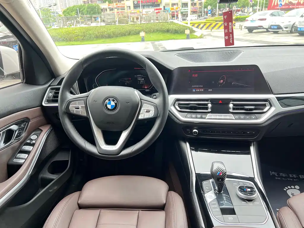 BMW 3 Series 2019 — фото 18