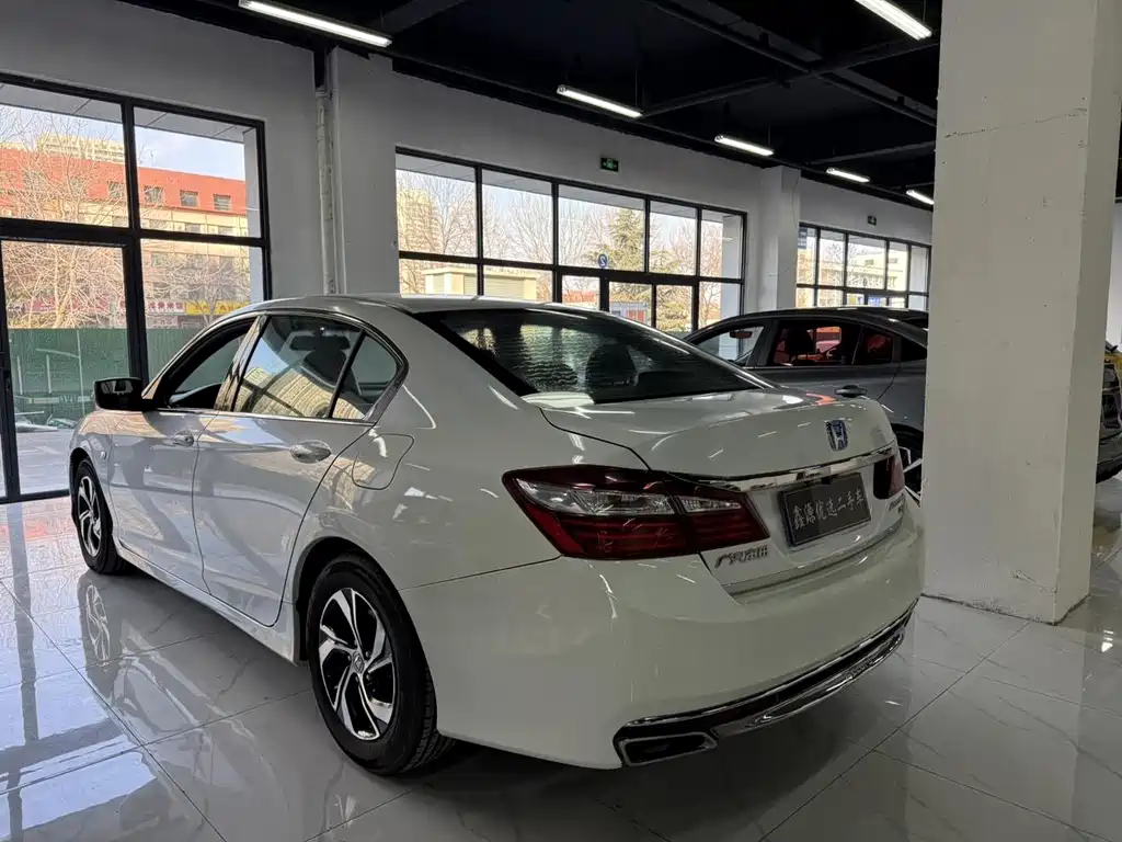 Honda Accord 2017 — фото 9