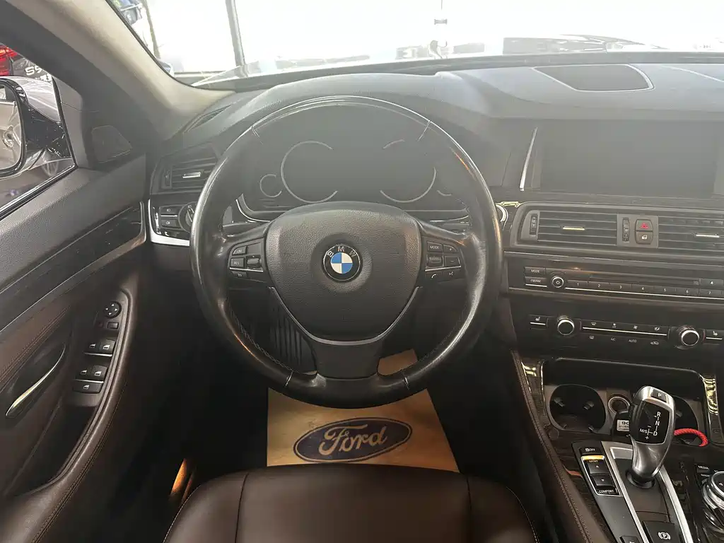 BMW 5 Series 2017 — фото 12