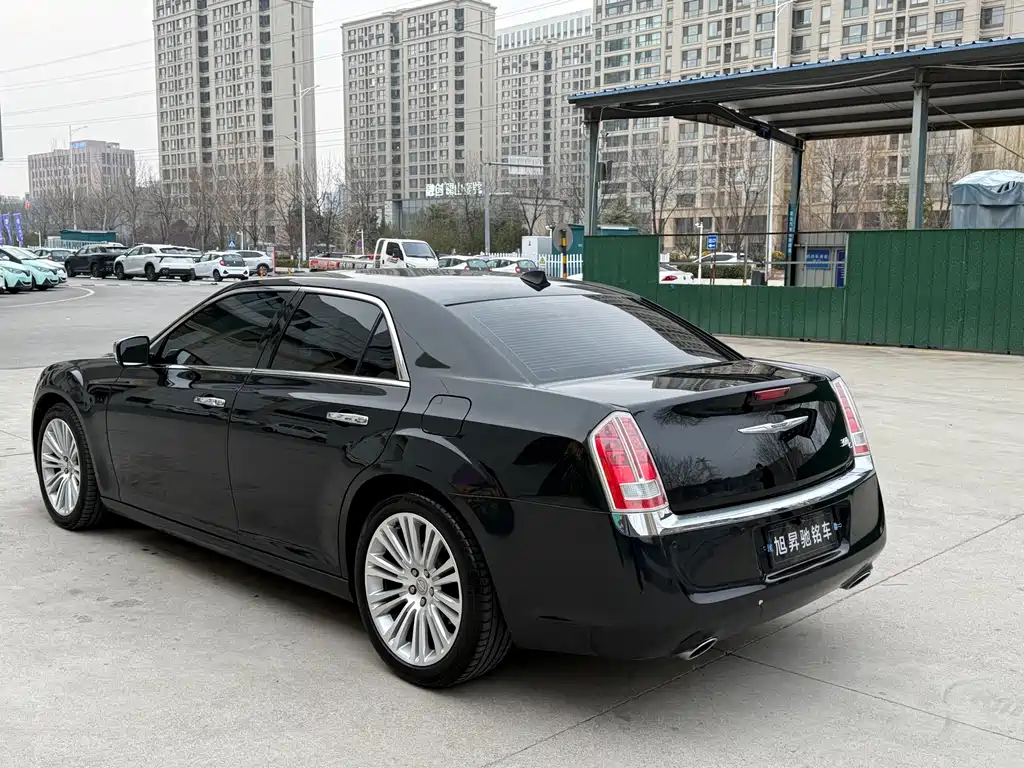 Chrysler 300C 2015 — фото 7